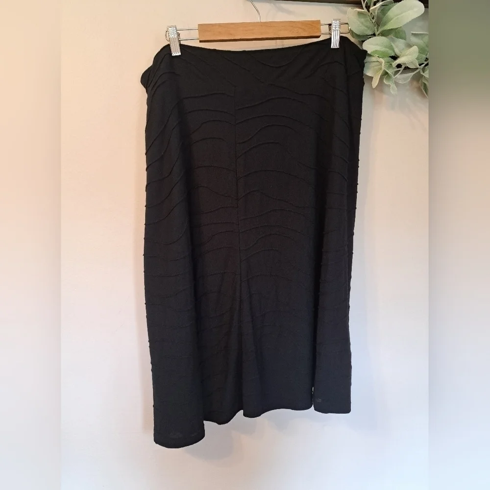 Women's Textured Knee Length Black Skirt Women's Plus Size XL - Picture 3 of 7